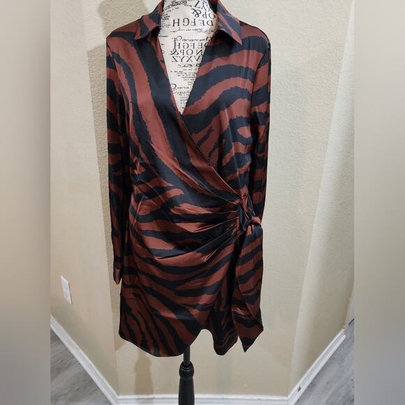 House of Harlow 1960 x Revolve 60s 70s vibes satin zebra dress size medium new!! - Picture 5 of 7